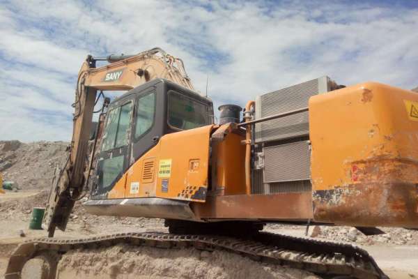 江西出售转让二手9900小时2014年三一重工SY305C挖掘机