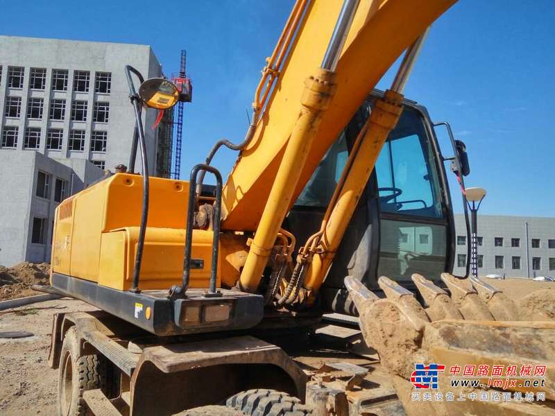 山西出售转让二手5000小时2011年现代轮挖R210W挖掘机