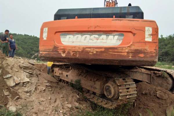 河北出售转让二手5800小时2011年斗山DH300LC挖掘机