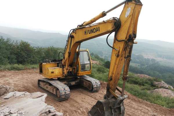 山西出售转让二手17000小时2004年现代R210挖掘机