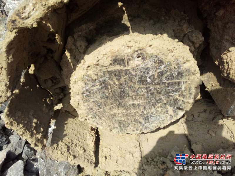 贵州出售转让二手13000小时2010年现代R225LC挖掘机