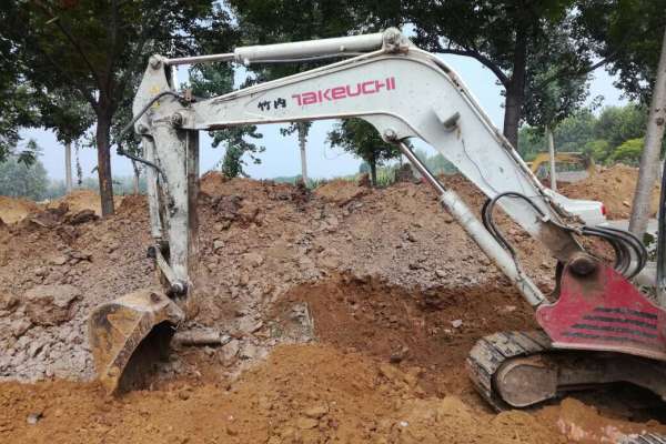 山东出售转让二手7600小时2013年竹内TB160C挖掘机