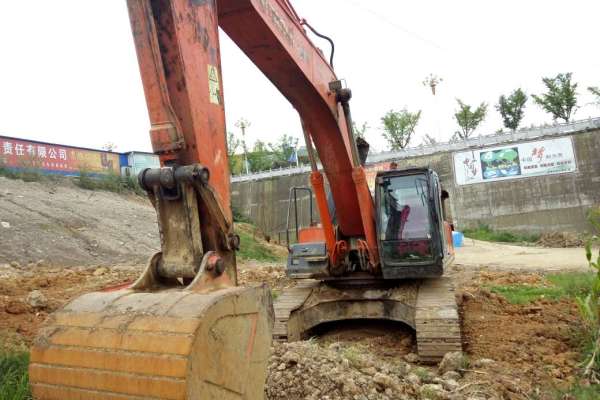 贵州出售转让二手8000小时2011年日立ZX350H挖掘机