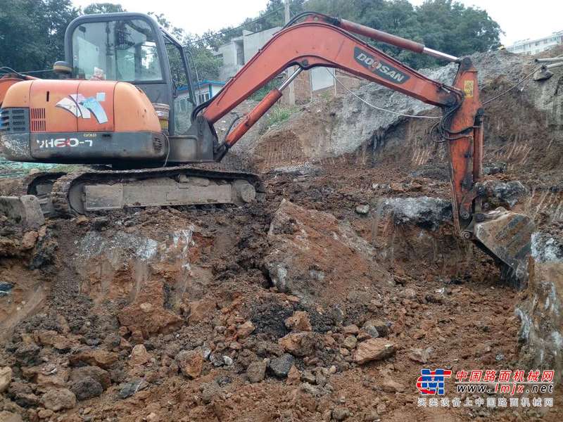 山西出售转让二手3000小时2015年斗山DH60挖掘机