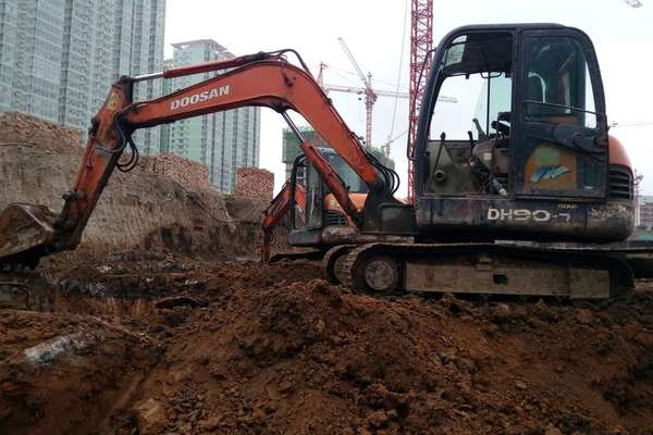 山西出售转让二手3000小时2015年斗山DH60挖掘机