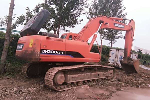 河北出售转让二手6800小时2011年斗山DH300挖掘机
