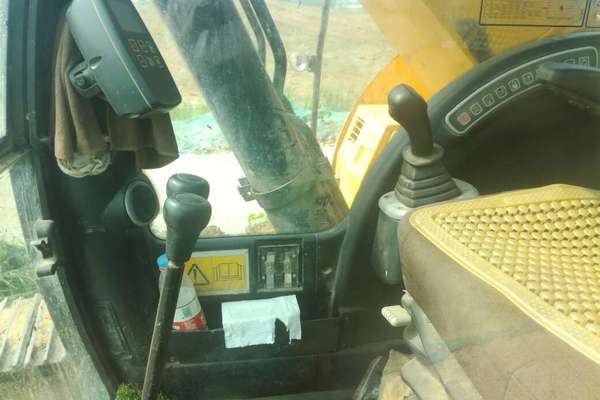 河南出售转让二手8000小时2012年JCBJS220LC挖掘机