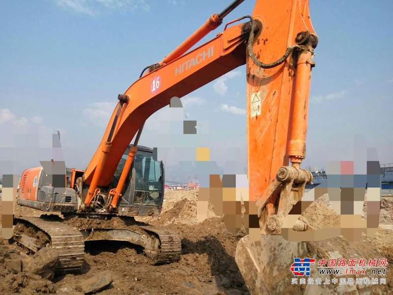 山西出售转让二手7800小时2009年日立ZX240挖掘机