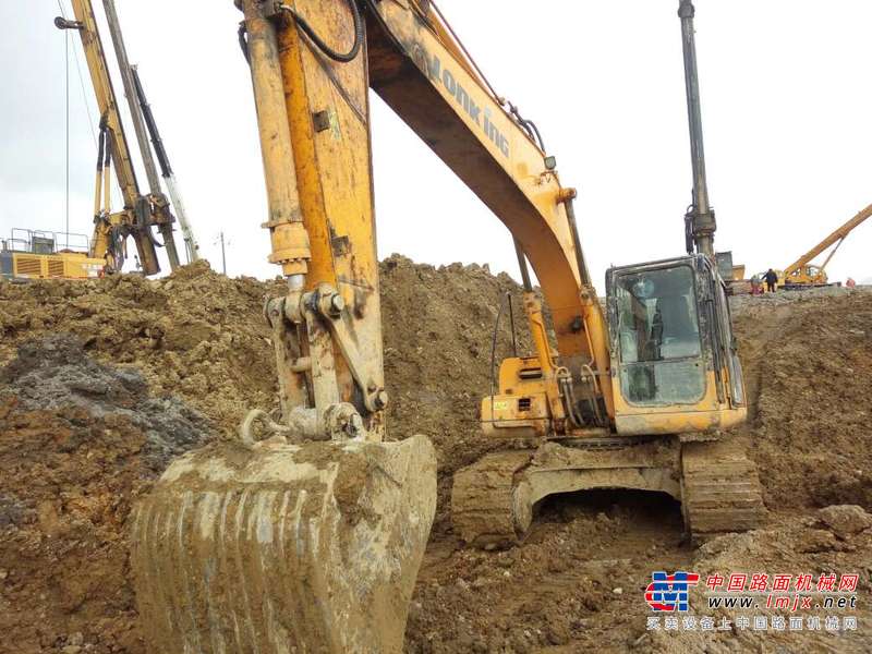 贵州出售转让二手12000小时2011年龙工LG6225挖掘机