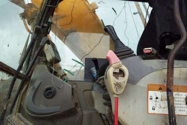 贵州出售转让二手12000小时2011年龙工LG6225挖掘机