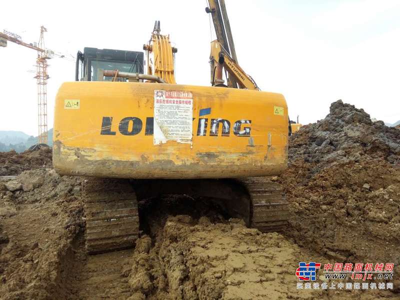 贵州出售转让二手12000小时2011年龙工LG6225挖掘机