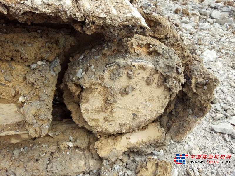 贵州出售转让二手13000小时2010年现代R225LC挖掘机