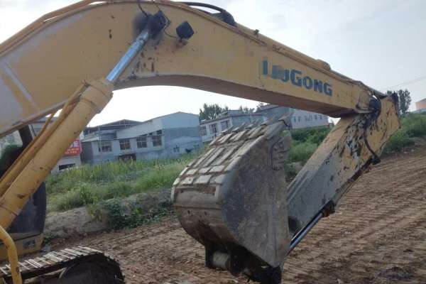 河南出售转让二手11000小时2011年柳工CLG205C挖掘机