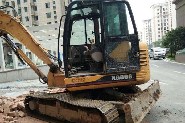 安徽出售转让二手5680小时2014年厦工XG806挖掘机