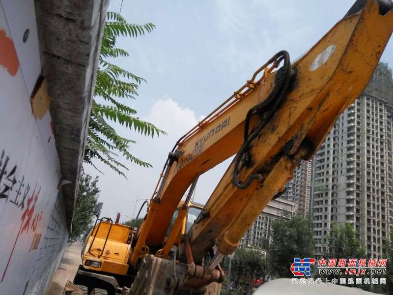 山西出售转让二手12000小时2008年现代轮挖R210W挖掘机