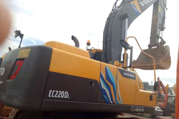 云南出售转让二手3520小时2013年沃尔沃EC220DL挖掘机