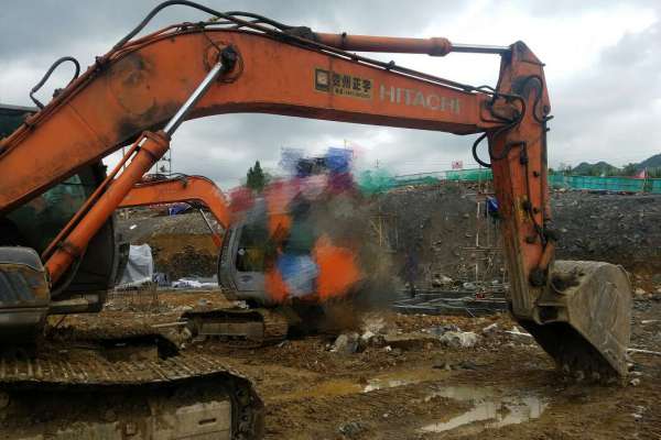 贵州出售转让二手8000小时2010年日立ZX210H挖掘机