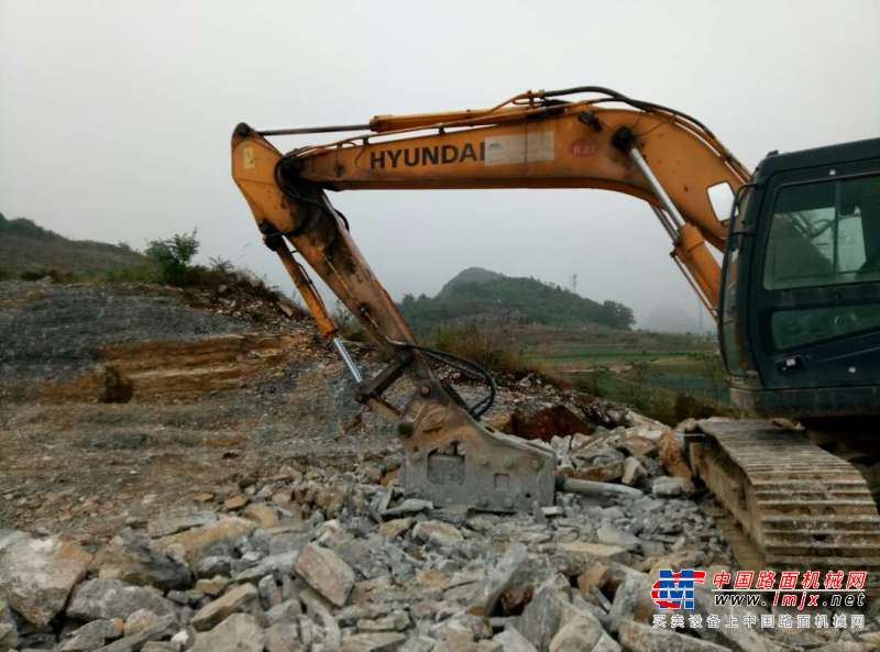 贵州出售转让二手6100小时2011年现代R215挖掘机