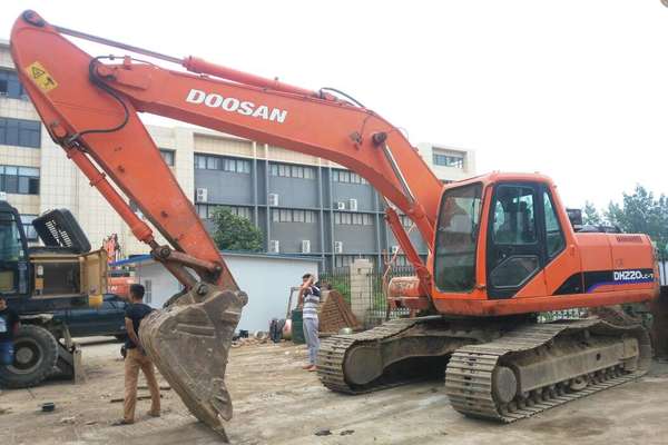 安徽出售转让二手8900小时2009年斗山DH220LC挖掘机