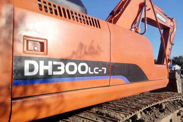 辽宁出售转让二手9800小时2010年斗山DH300LC挖掘机
