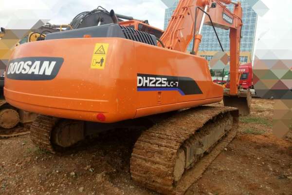 贵州出售转让二手12000小时2009年斗山DH225挖掘机
