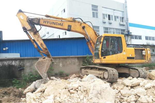 安徽出售转让二手13500小时2008年现代R215挖掘机