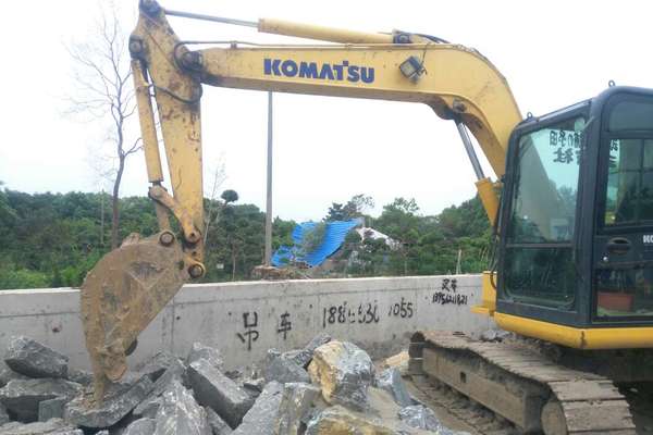 安徽出售转让二手3500小时2014年小松PC60挖掘机