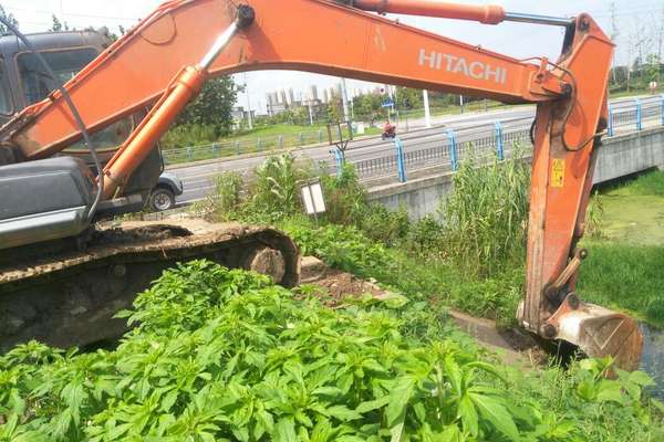 安徽出售转让二手11000小时2010年日立ZX200挖掘机