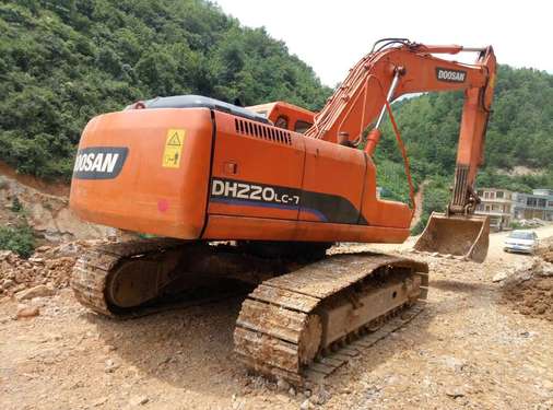 贵州出售转让二手16500小时2007年斗山DH220挖掘机