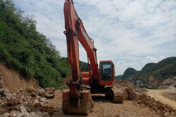 贵州出售转让二手16500小时2007年斗山DH220挖掘机
