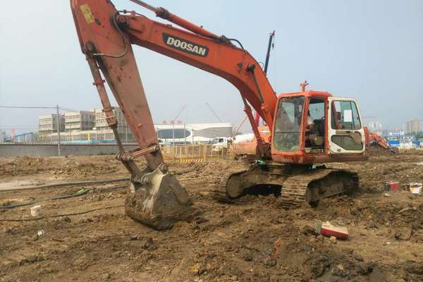 安徽出售转让二手9700小时2010年斗山DH215挖掘机