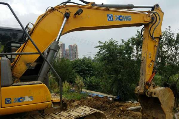 贵州出售转让二手8000小时2011年徐工XE150D挖掘机