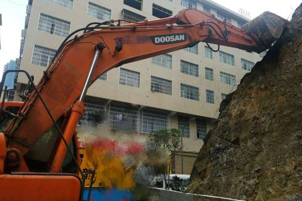 贵州出售转让二手4043小时2009年斗山DX260LC挖掘机