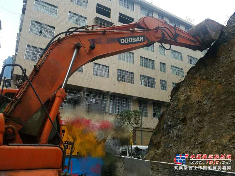 贵州出售转让二手4043小时2009年斗山DX260LC挖掘机