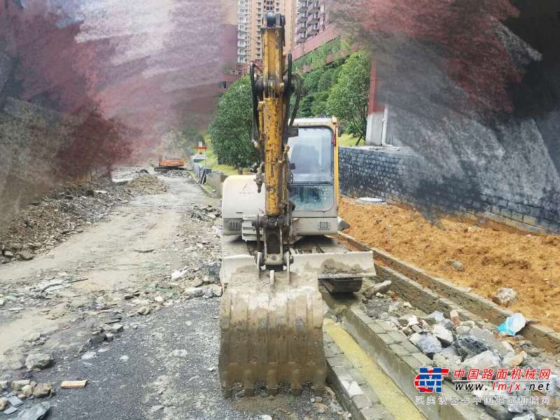 贵州出售转让二手6800小时2012年临工LG665挖掘机