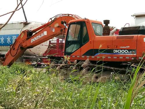 山东出售转让二手7500小时2010年斗山DH300挖掘机