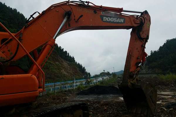 贵州出售转让二手9800小时2011年斗山DH220挖掘机
