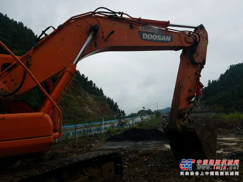 贵州出售转让二手9800小时2011年斗山DH220挖掘机