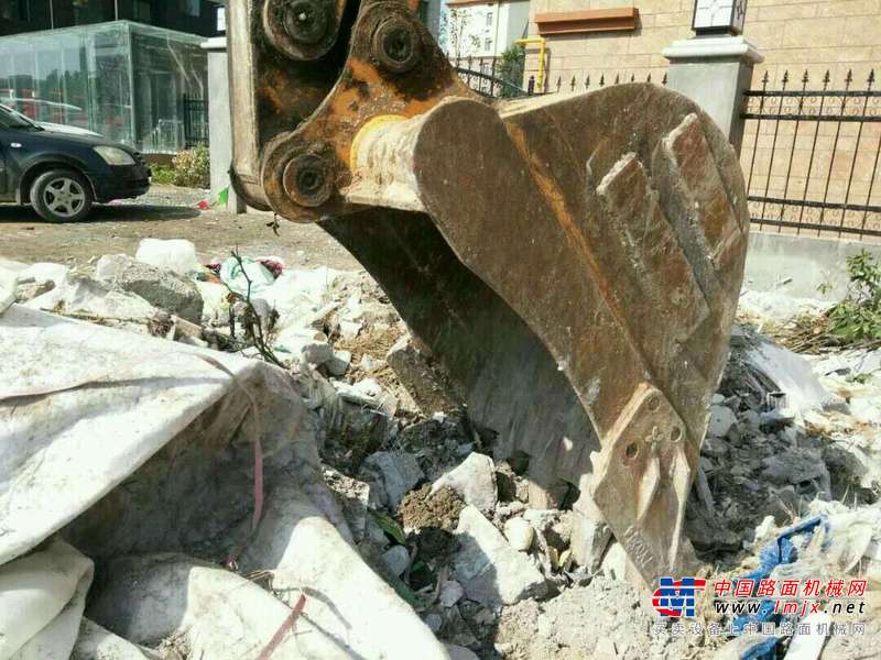 山东出售转让二手4800小时2013年龙工LG6065挖掘机