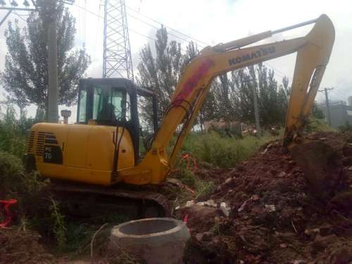 黑龙江出售转让二手2500小时2014年小松PC56挖掘机