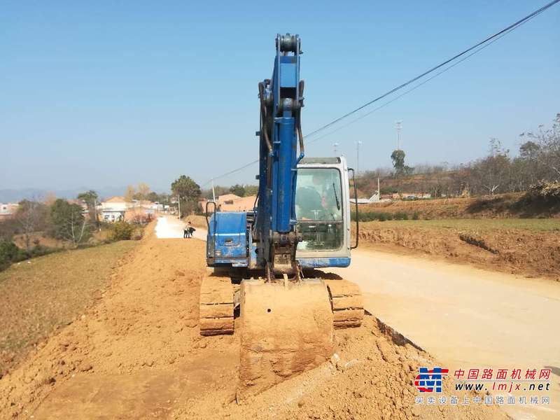 陕西出售转让二手2888小时2011年山重建机GC88挖掘机