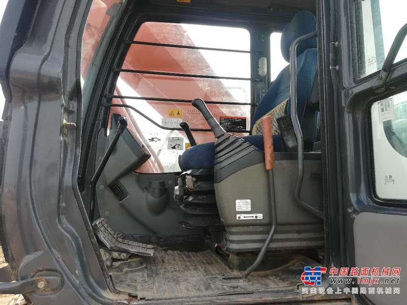 陕西出售转让二手3400小时2014年日立ZX240挖掘机