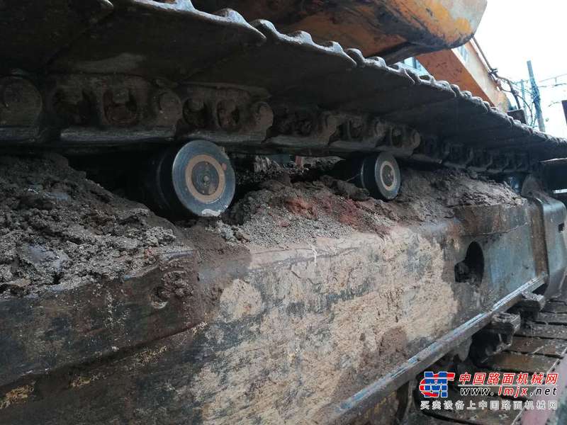 陕西出售转让二手4000小时2012年龙工LG6150挖掘机