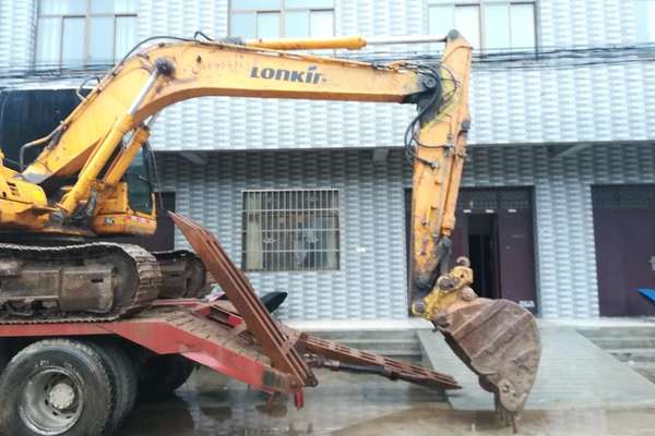 陕西出售转让二手4000小时2012年龙工LG6150挖掘机