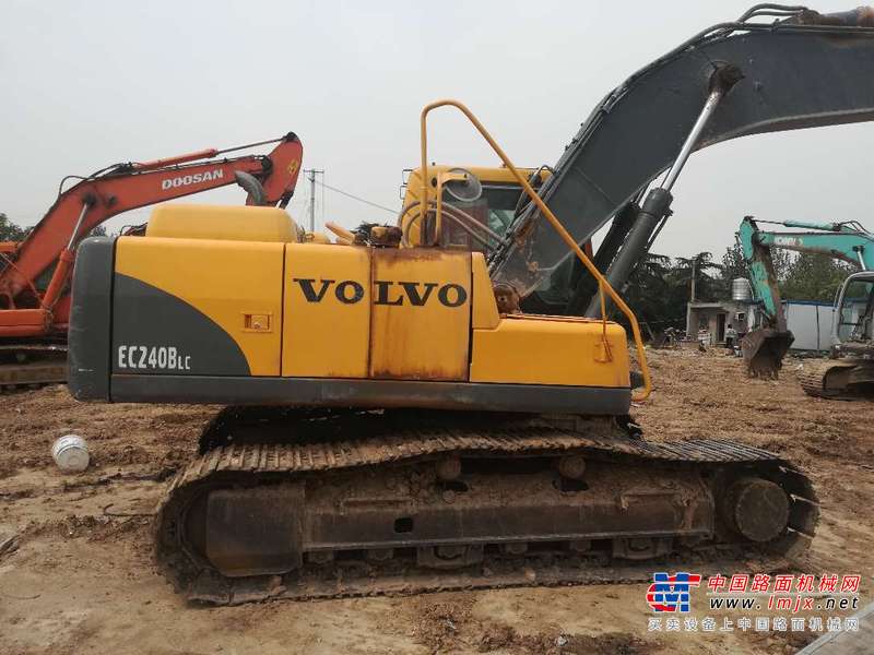 陕西出售转让二手5942小时2010年沃尔沃EC210B挖掘机