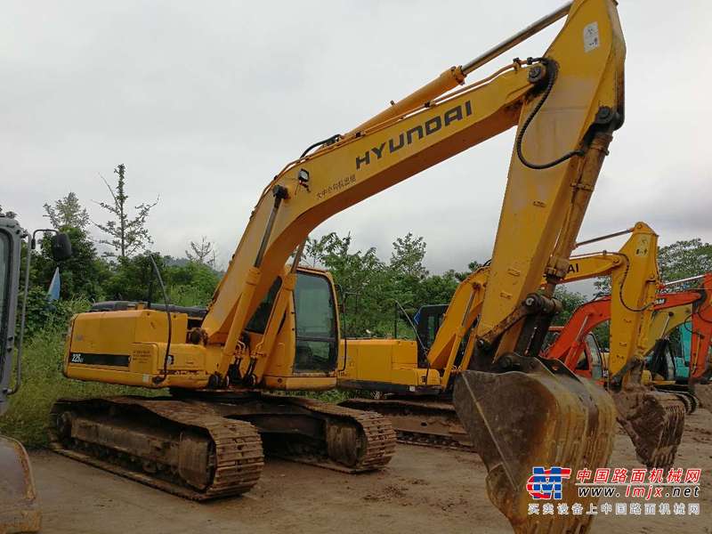 重庆出售转让二手9300小时2007年现代R225LC挖掘机
