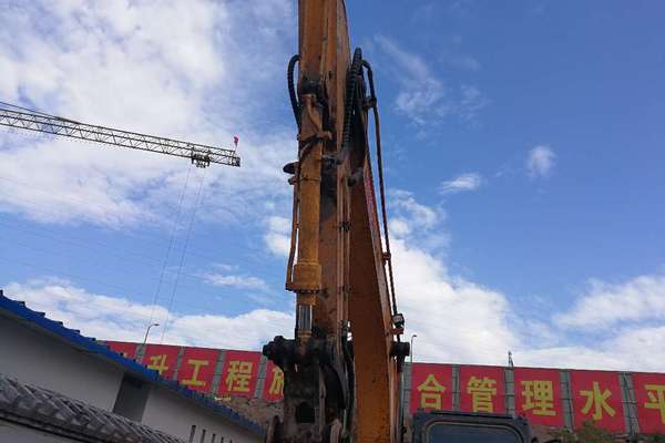 重庆出售转让二手4900小时2015年现代R110挖掘机