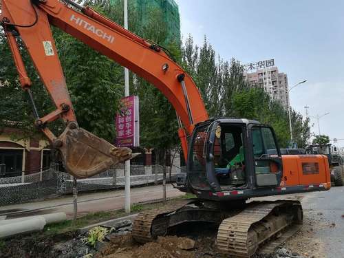 辽宁出售转让二手4000小时2011年日立ZX240挖掘机