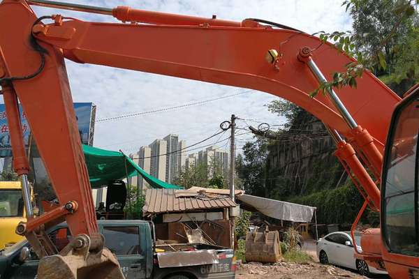重庆出售转让二手10000小时2009年斗山DH225挖掘机