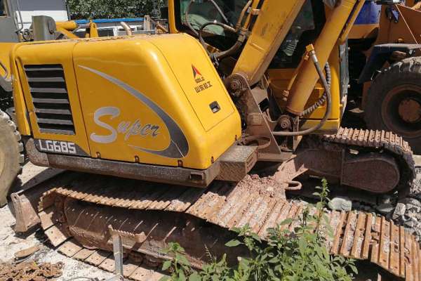 重庆出售转让二手3000小时2014年临工LG685挖掘机